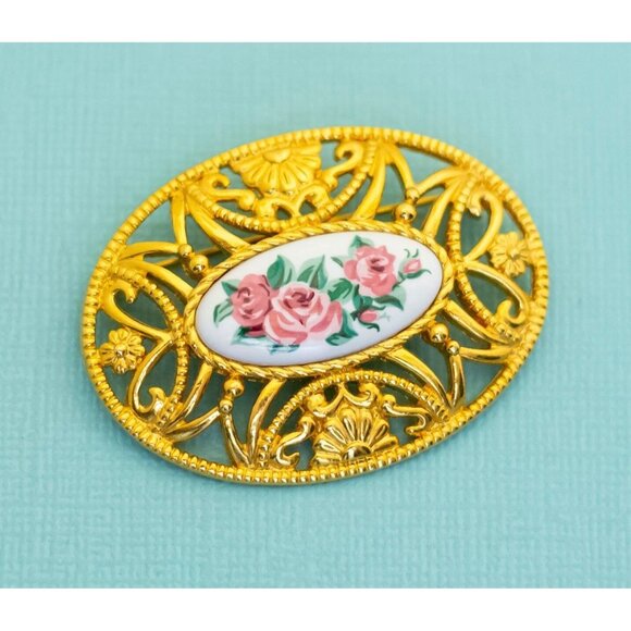 Vintage Gold Tone Oval Flower Porcelain Brooch by Avon - E1 - Picture 1 of 2
